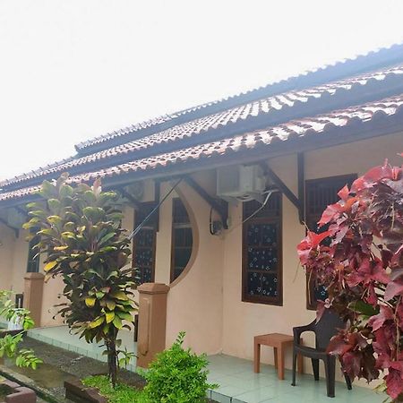 Losmen Yosi Carita Anyer Exterior photo