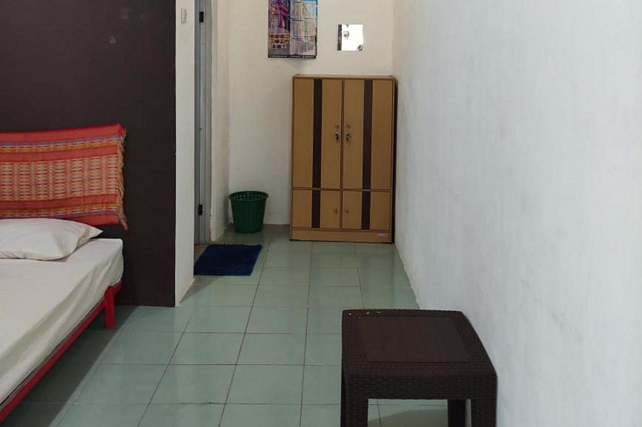 Losmen Yosi Carita Anyer Exterior photo